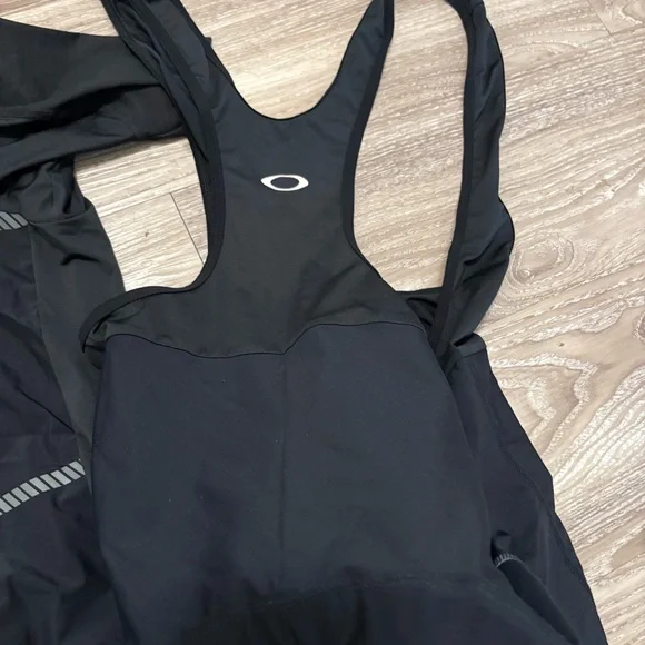SOLD***Oakley cycling set top and bottom - Picture 4 of 15